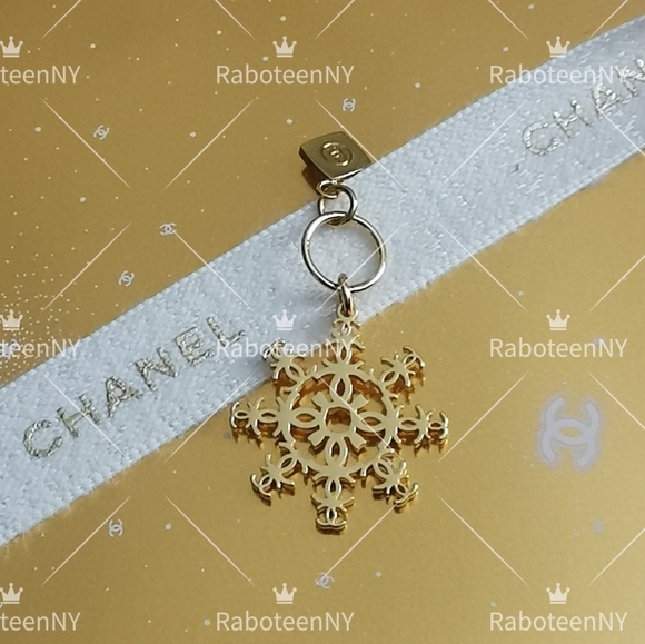 CHANEL Charm 2024 Holiday Christmas Limited Edition Novelty Snowflake Charm NEW - Picture 3 of 6